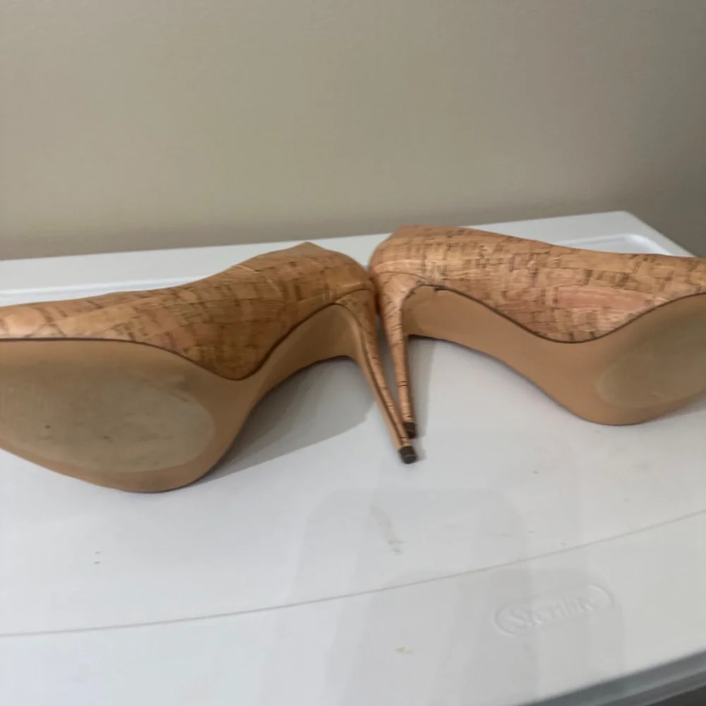 Shoes - Picture 4 of 4
